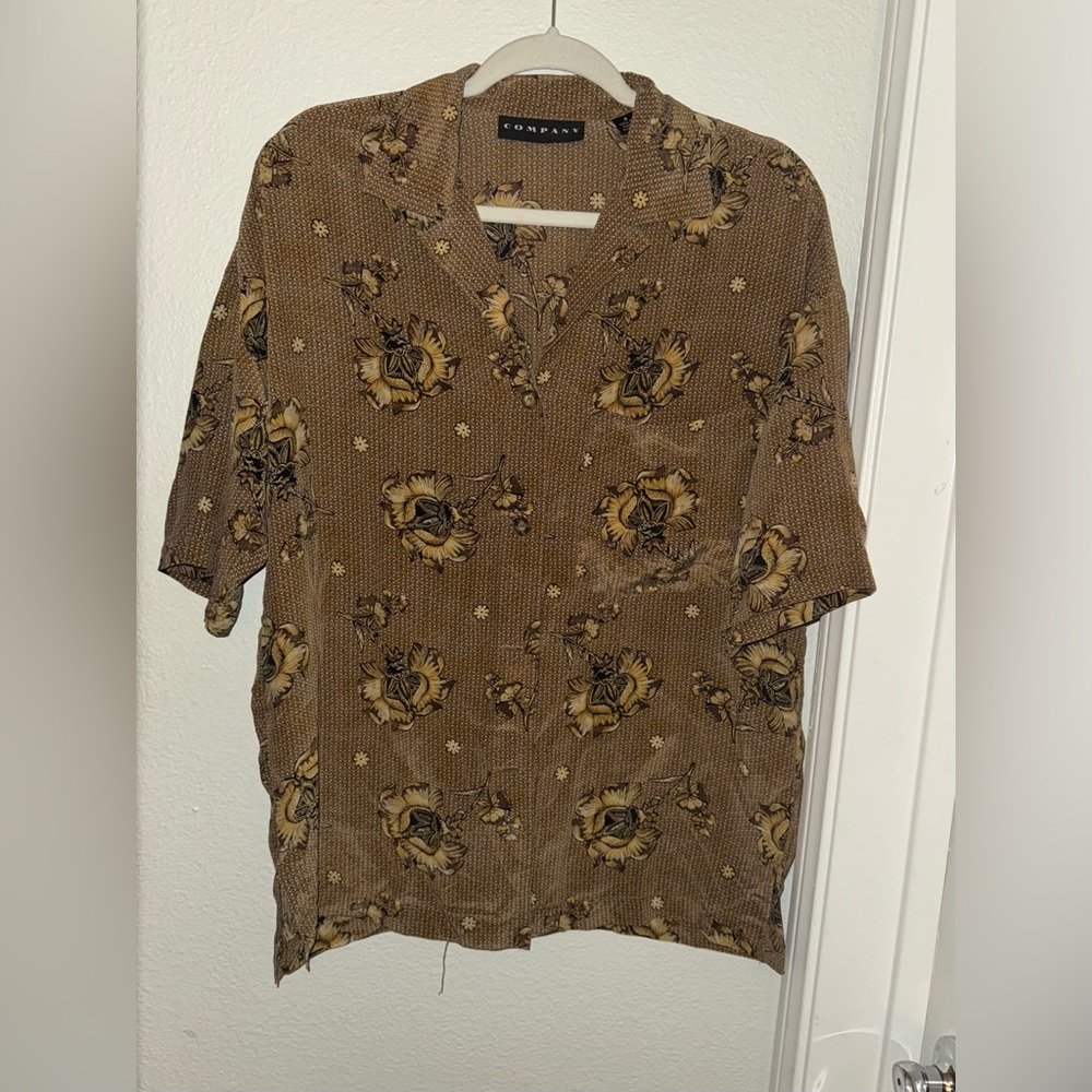 Vintage Gold and black Company button up 
Size: L